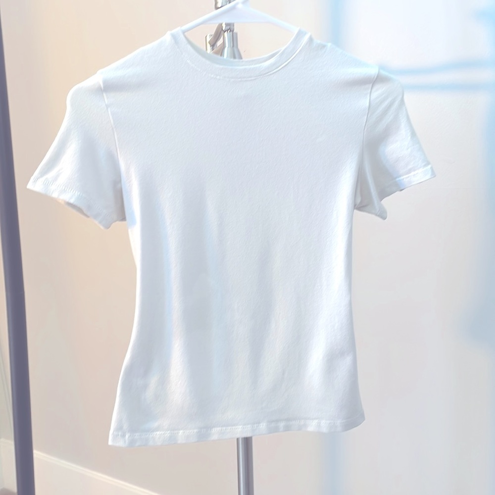 SKIMS tshirt size small